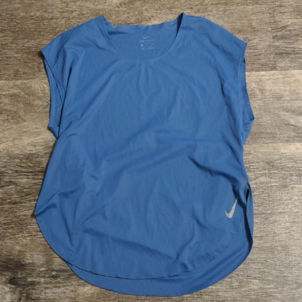 Like new! Nike workout ahirt